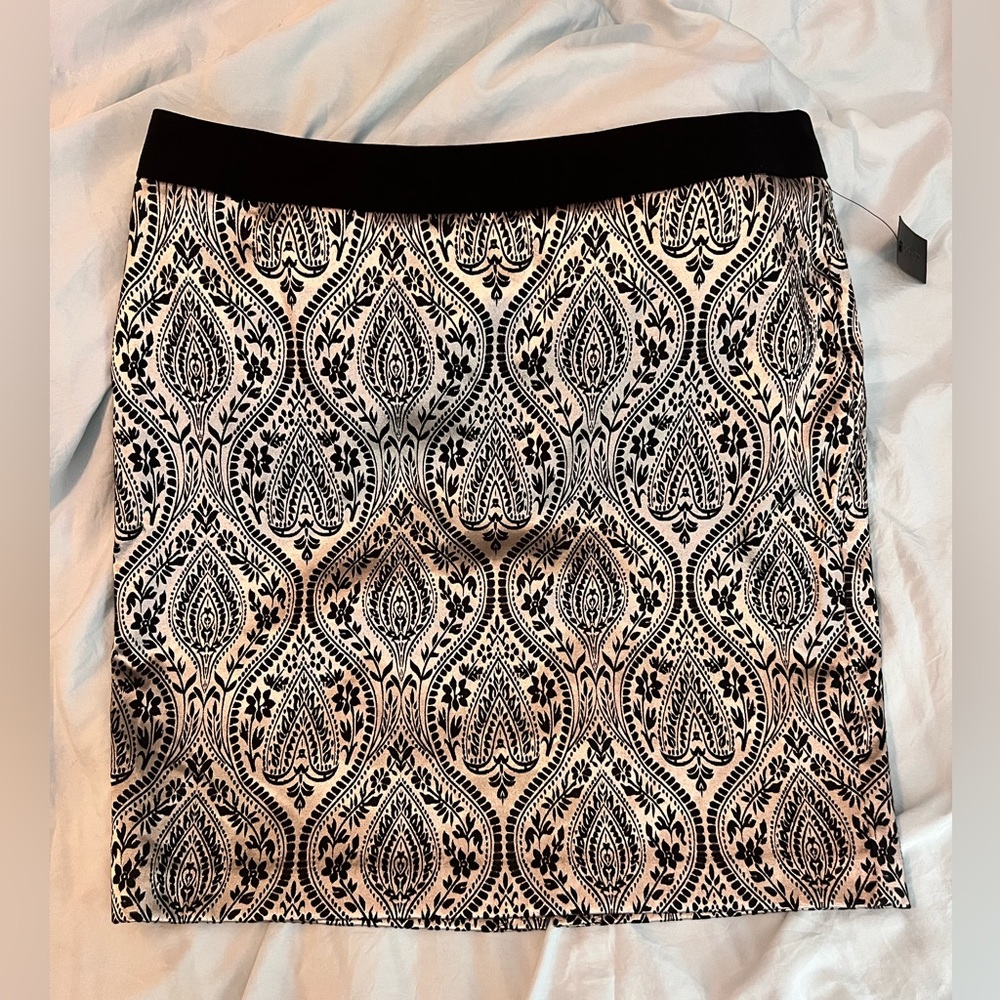 COPY - Gorgeous knee length skirt